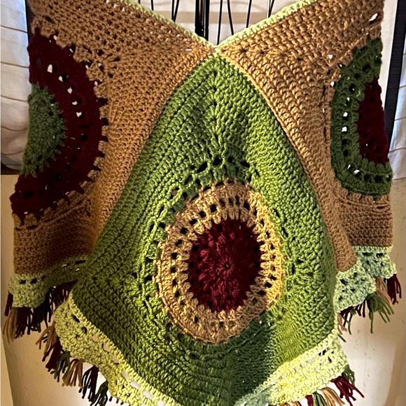 Handmade crochet poncho - Picture 2 of 7